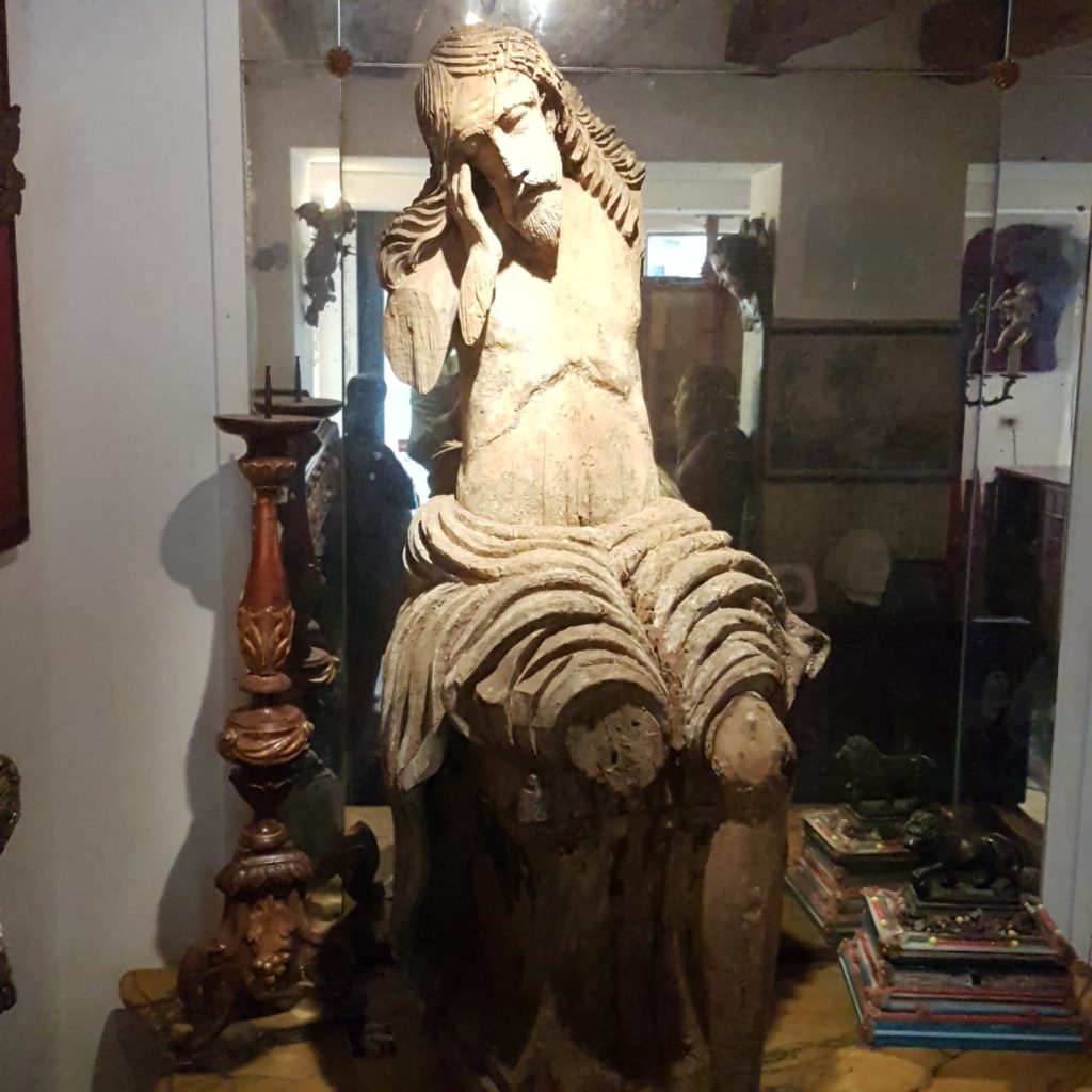 Scultura di Cristo Gotico